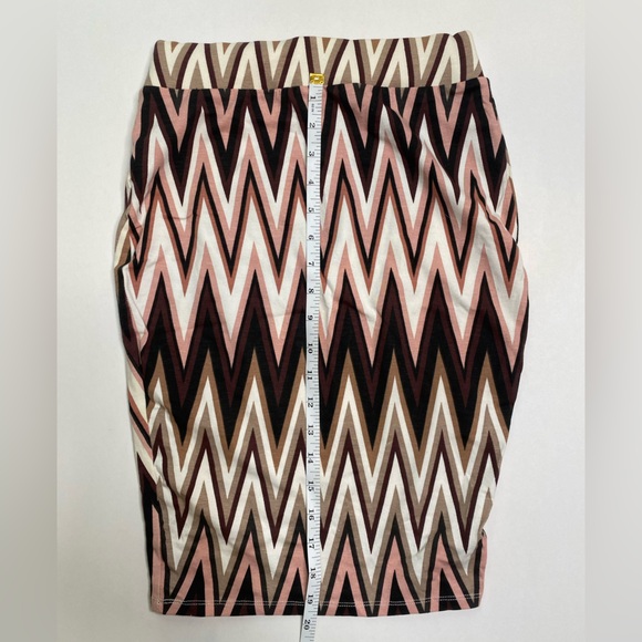 Charlotte Russe pencil skirt size xs brown and pink zig zag pattern - Picture 2 of 5